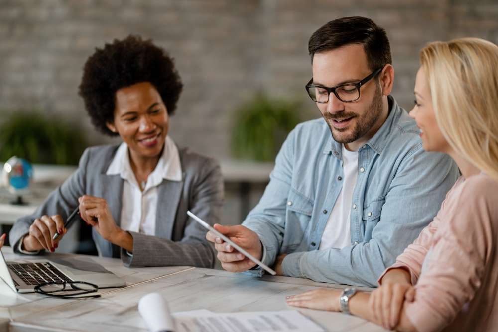 Agent help Couple choosing their home