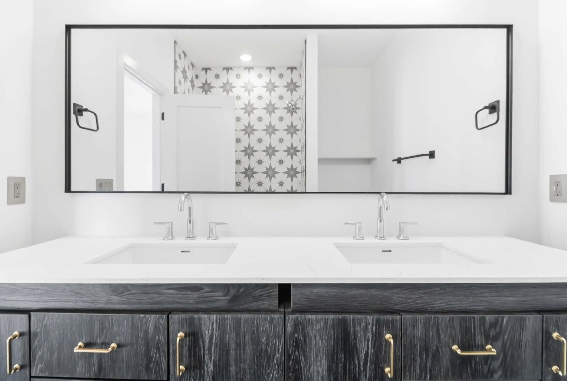 Moonridge II - 13 Wash Basin Area