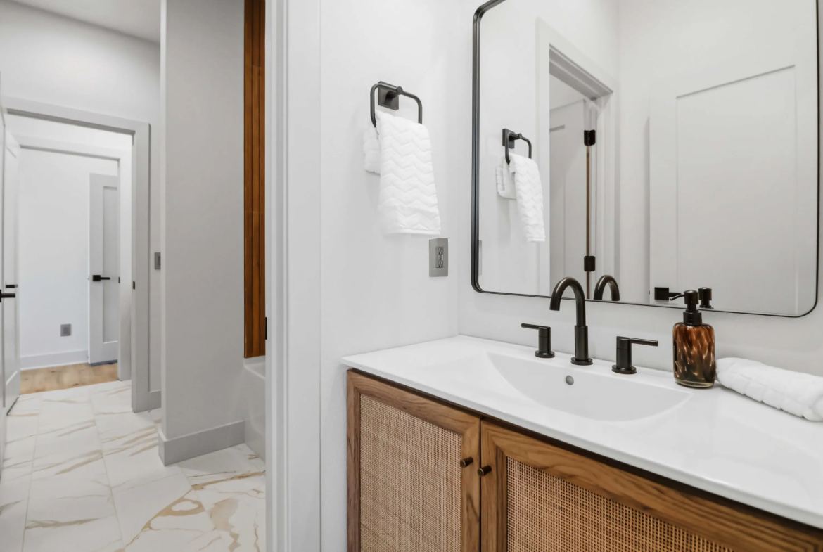 Peachstone interior 9